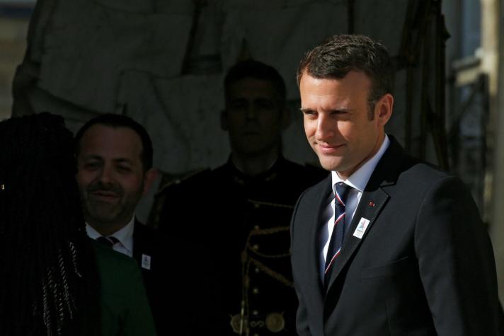 Macron causa indignación con una broma sobre migrantes de las Comoras