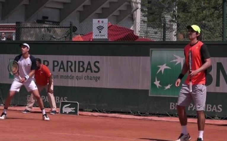 Julio Peralta sigue celebrando y ya está en tercera ronda de dobles en Roland Garros