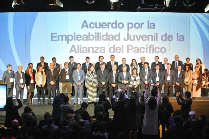 37 empresas acuerdan facilitar acceso al trabajo a 17 mil jóvenes de Chile, Colombia, México y Perú