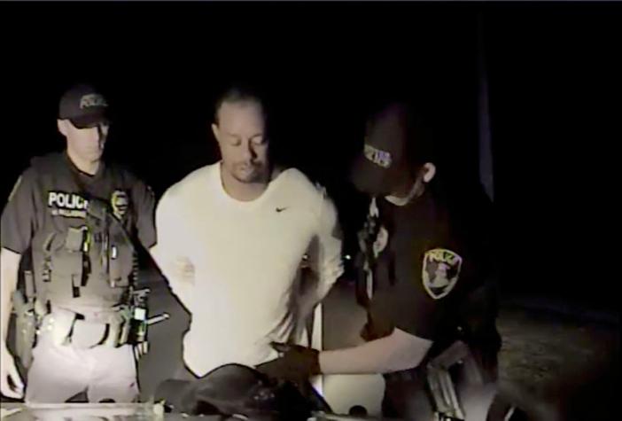 [VIDEO] Las imágenes de la detención de un desorientado Tiger Woods