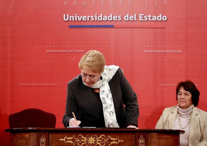 Bachelet firma proyecto que fortalece a las universidades públicas