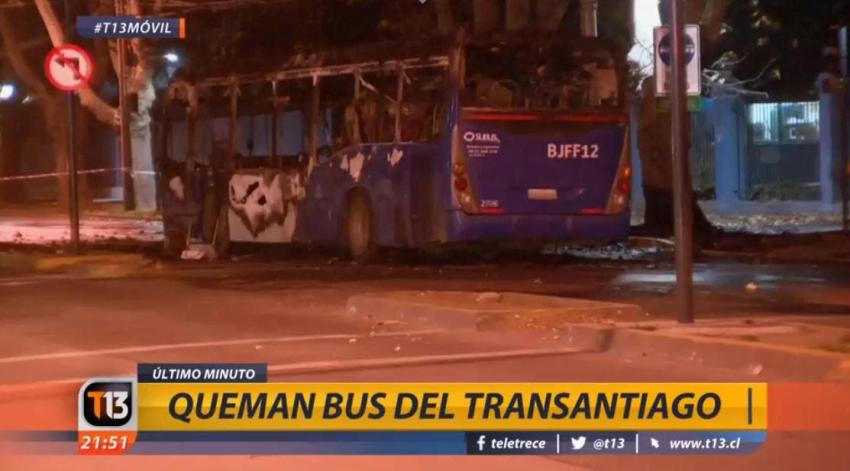Bus de Transantiago es incendiado en cercanías de la UMCE
