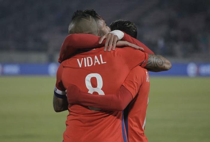 Vidal comanda goleada de "La Roja" frente a Burkina Faso en su despedida de Chile