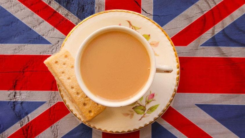 Por qué los ingleses le ponen leche al té y 4 cosa no sabías de la infusión más popular del mundo