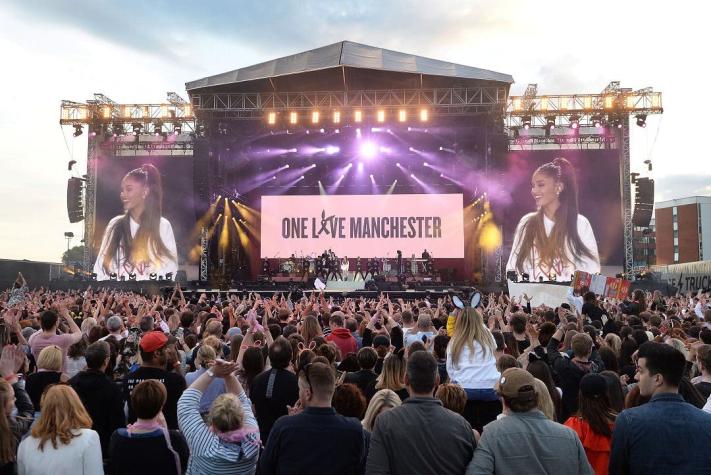 Emoción y música marcan el concierto benéfico de Ariana Grande