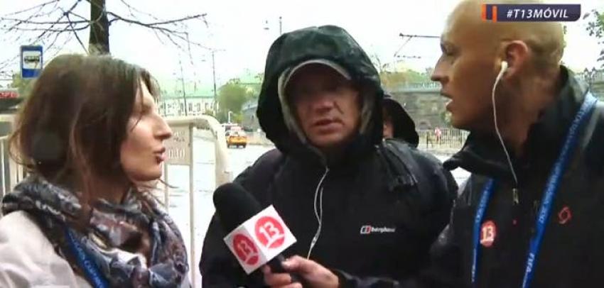 [VIDEO] El divertido momento que vive Claudio Bustios junto a hincha en Rusia