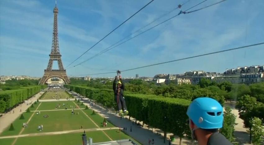 [VIDEO] Un canopy en plena Torre Eiffel atrae a turistas en París