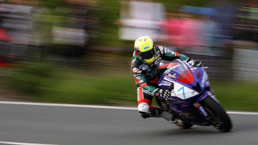 Por qué la carrera de la Isla de Man es la competencia de motos "más peligrosa del mundo"