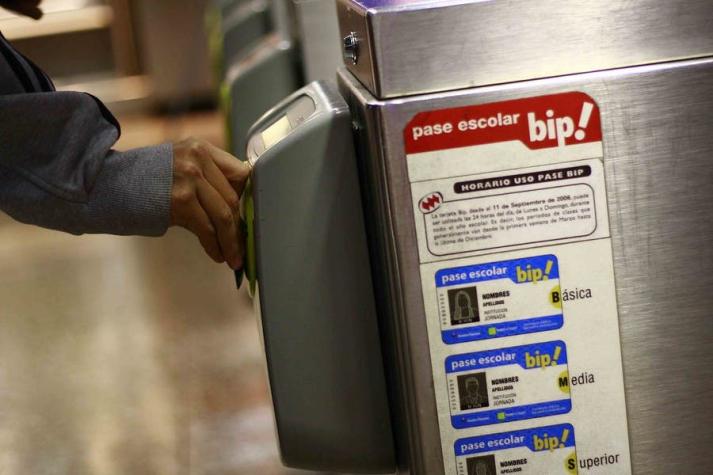 Metro de Santiago dejará de producir boletos y priorizará el pago con tarjetas Bip!