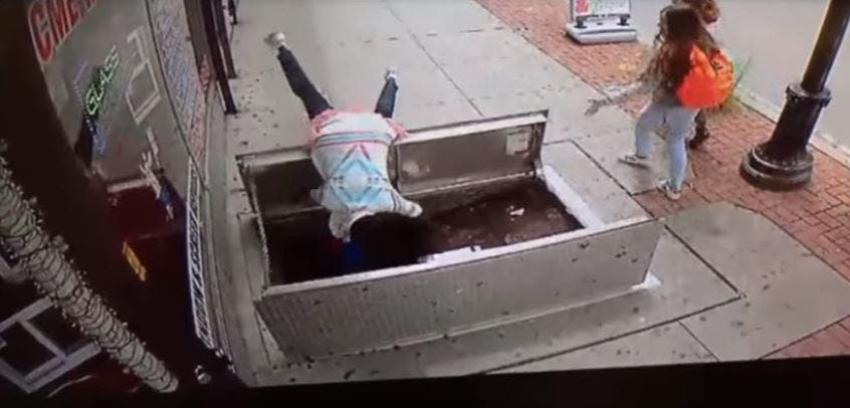 Nueva Jersey: Mujer cae a un sótano por caminar mirando su celular