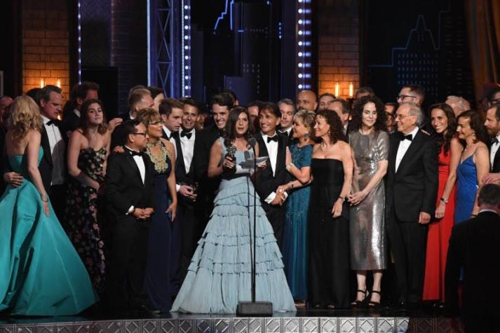 "Dear Evan Hansen", Bette Midler y "Oslo" ganan los premios Tony