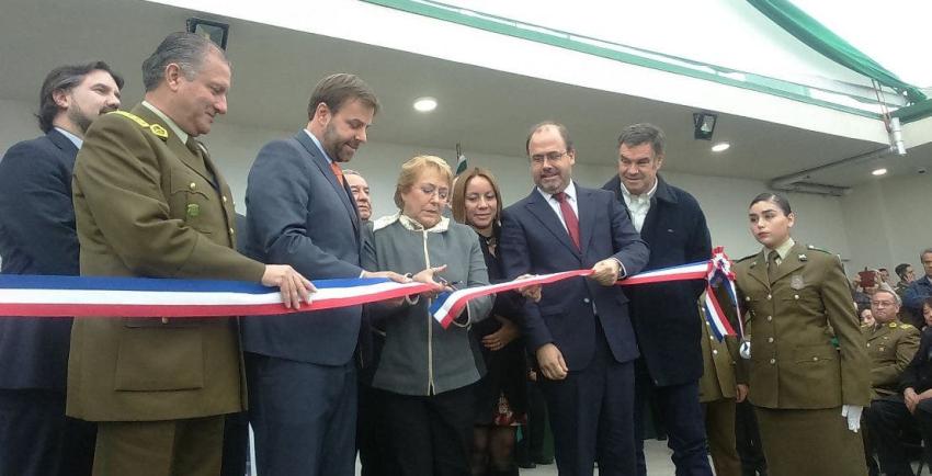Bachelet es interrumpida mientras inauguraba comisaría en Bajos de Mena