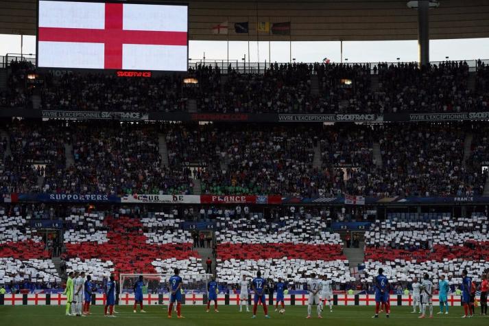 Francia vence a Inglaterra en partido marcado por homenaje a víctimas de atentados