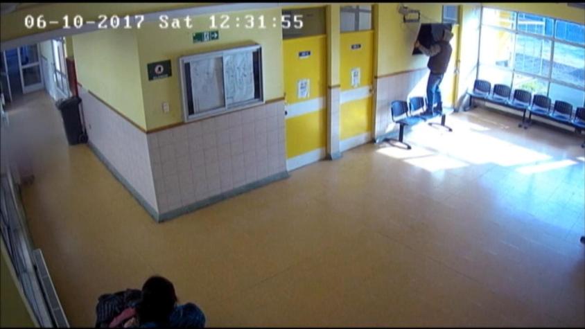 [VIDEO] Se roban televisor desde la sala de espera de un consultorio