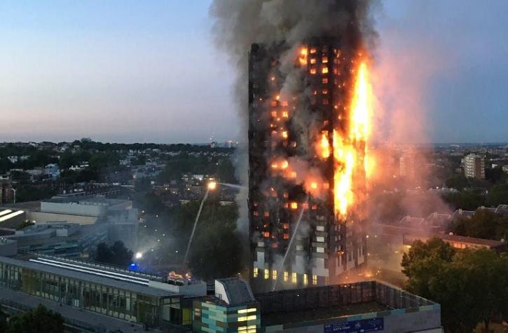 Suben a 12 los muertos en incendio de edificio en Londres