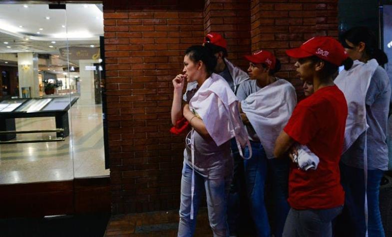 Suben a tres los fallecidos por "atentado" en centro comercial de Bogotá