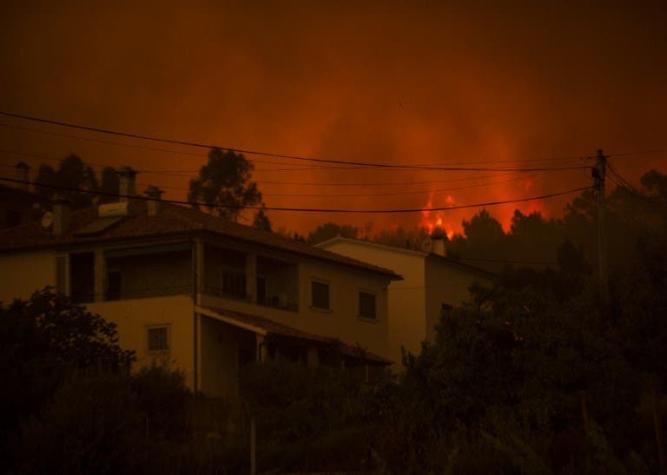 [VIDEO] Enorme incendio forestal afecta a Portugal dejando 62 muertos