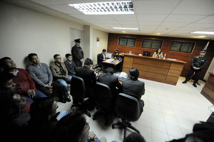 Tribunal decreta expulsión del país de los nueve bolivianos detenidos