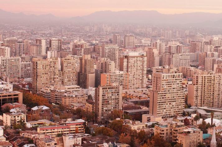 Ciudades más costosas: Santiago baja en Sudamérica, pero sube a nivel mundial