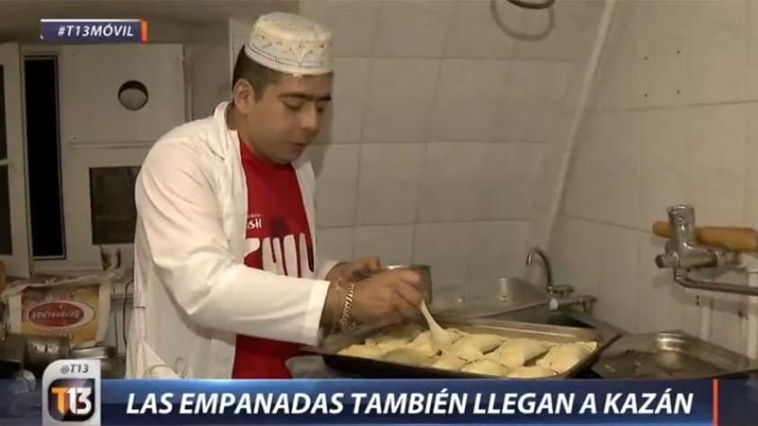 [VIDEO] La “Marea Roja” se toma Kazán preparando la tradicional empanada chilena
