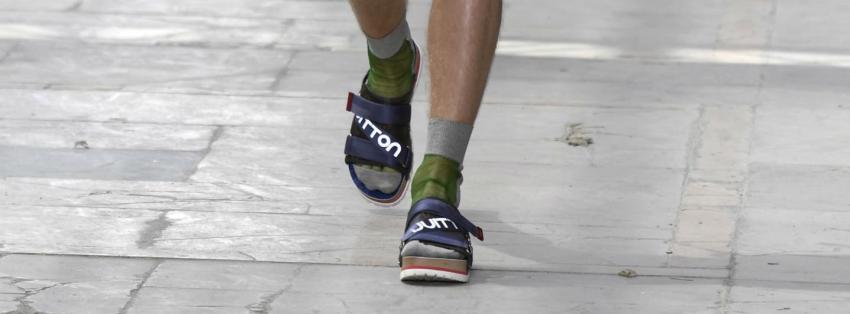 Las sandalias con calcetines, el último grito de la moda