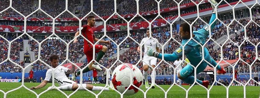 [VIDEO] El doloroso gol de Portugal para estirar la ventaja ante Nueva Zelandia