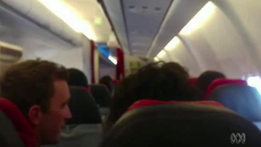 Un avión de AirAsia aterriza de emergencia en Australia tras "vibrar como una lavadora"