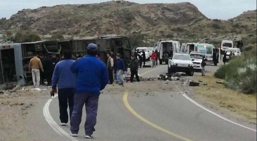 Mendoza: Volcamiento de bus que trasladaba niños deja al menos trece fallecidos