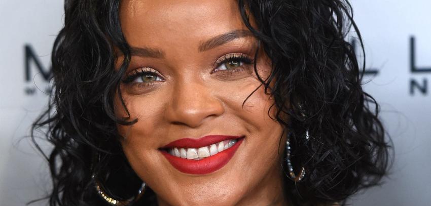 Una imagen vale más que mil palabras: los besos y caricias que delataron a Rihanna