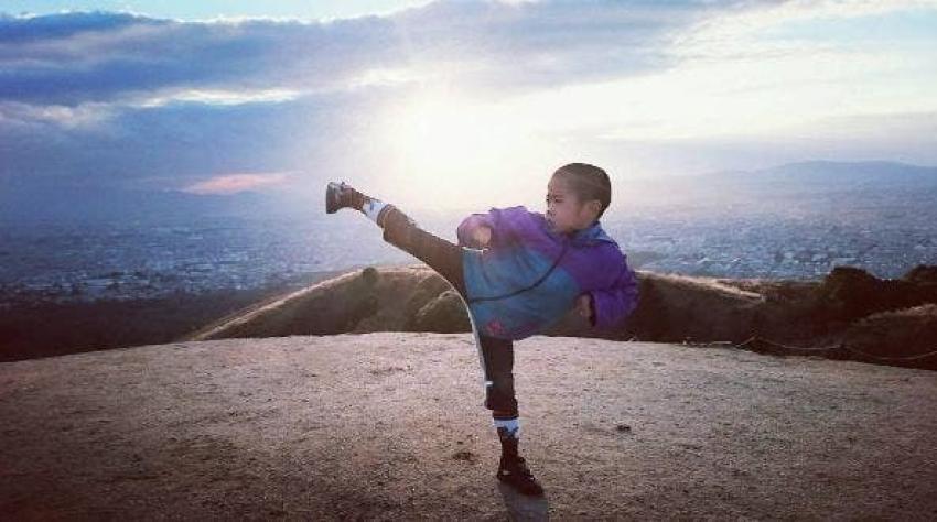 Las destrezas del pequeño japonés "descendiente" de Bruce Lee