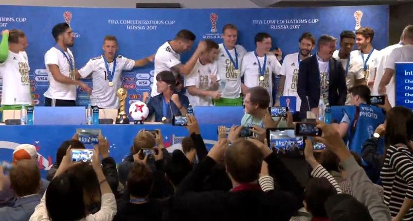 [VIDEO] La alocada conferencia de prensa de Alemania tras conquistar la Copa Confederaciones