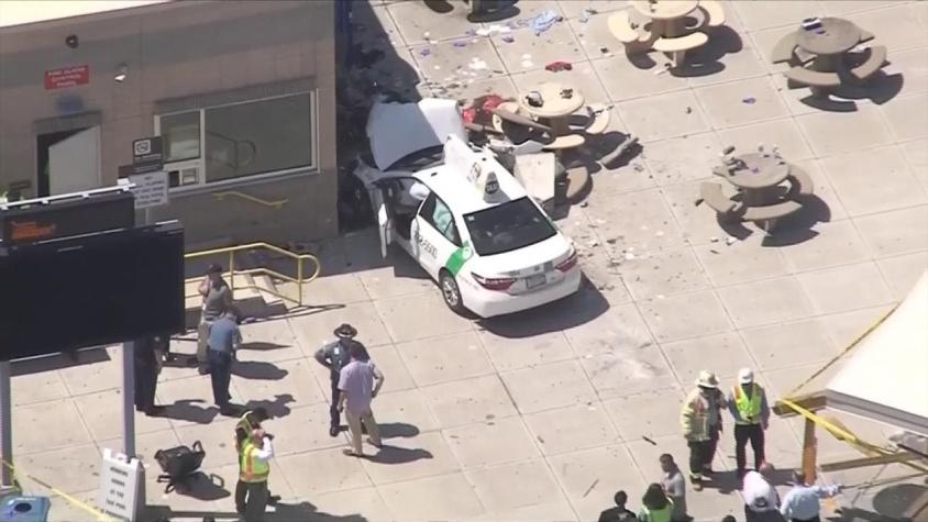 Un auto embiste a una multitud en Boston y deja varios heridos
