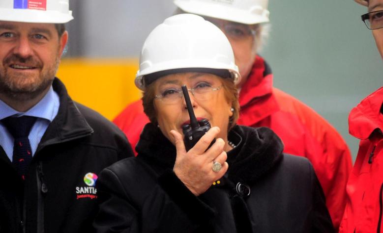 "Le cargo la Bip!", el gracioso diálogo entre Bachelet y la cuenta de Metro en Twitter