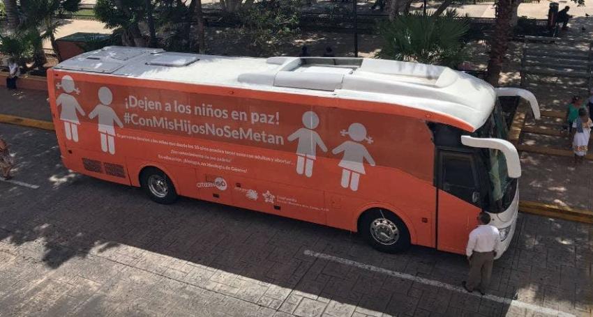 [VIDEO] La polémica llegada del "bus de la libertad" a Chile