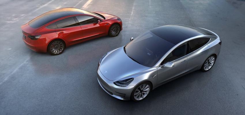 Debut del Model 3 de Tesla es opacado por desplome de acciones
