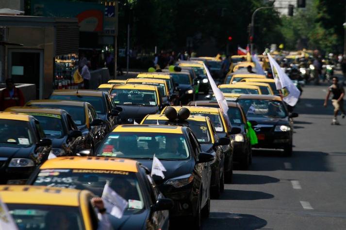Nueva movilización de taxistas para este lunes por "Ley Uber"