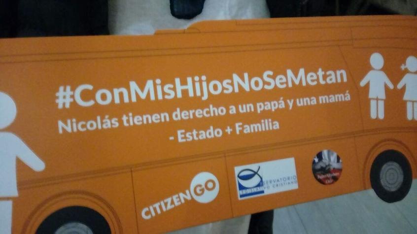 La polémica frase que llevará el "Bus de la Libertad" en Chile