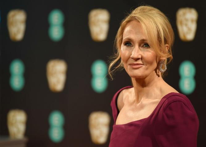 J. K. Rowling revela que guarda un manuscrito no publicado en un improbable lugar