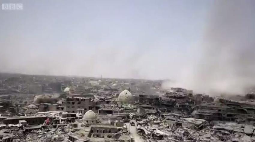 [VIDEO] La desesperada búsqueda de sobrevivientes en Mosul después de haber sido "liberada" del EI