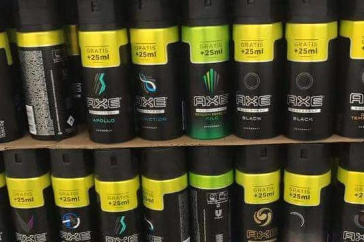 El error de una tienda que permitió a un joven comprar 235 desodorantes al precio de uno