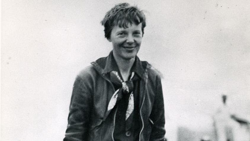 Resuelven misterio de la presunta foto de la aviadora Amelia Earhart con vida