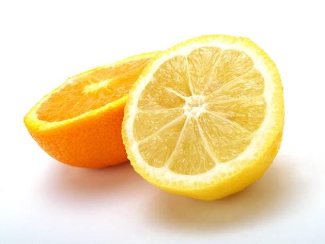 ¿Por qué cortar naranjas, limones y ciertas plantas al Sol puede dañarte la piel?