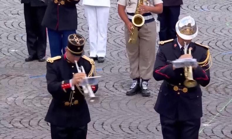 Orquesta de marcha francesa celebra día de la toma de la Bastilla con espectacular mix de Daft Punk