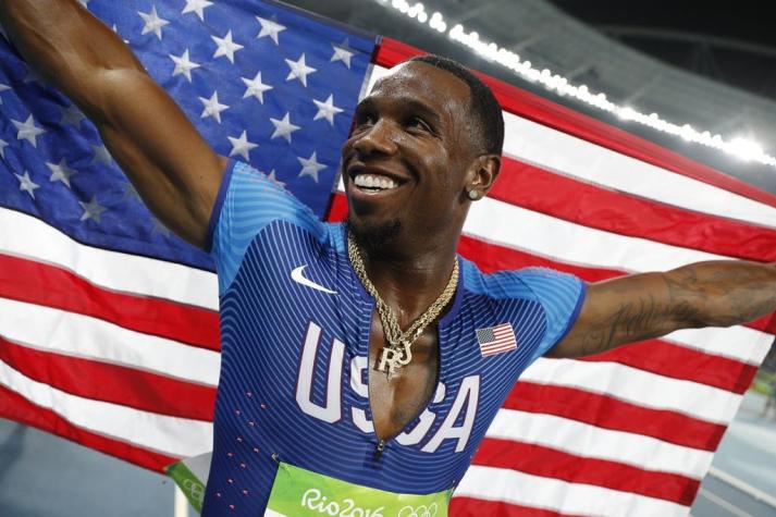 Atleta estadounidense dio doping positivo por "besos apasionados" con su novia