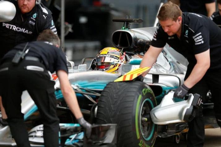 Hamilton junto a la escudería Mercedes logra en Silverstone su 67ª pole position