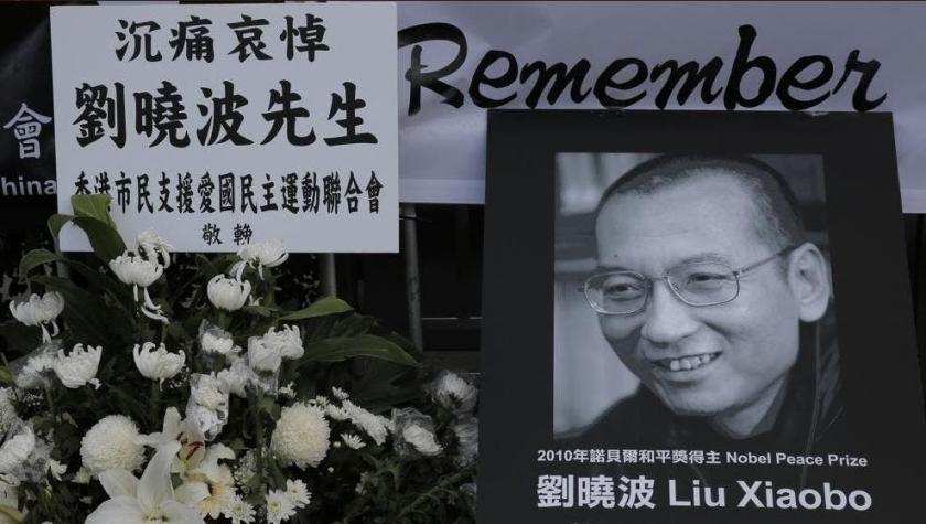 Las cenizas del disidente chino Liu Xiaobo fueron dispersadas en el mar