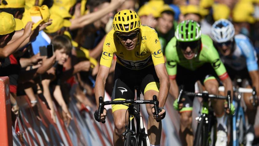 Chris Froome sufre para mantenerse como líder del Tour de Francia