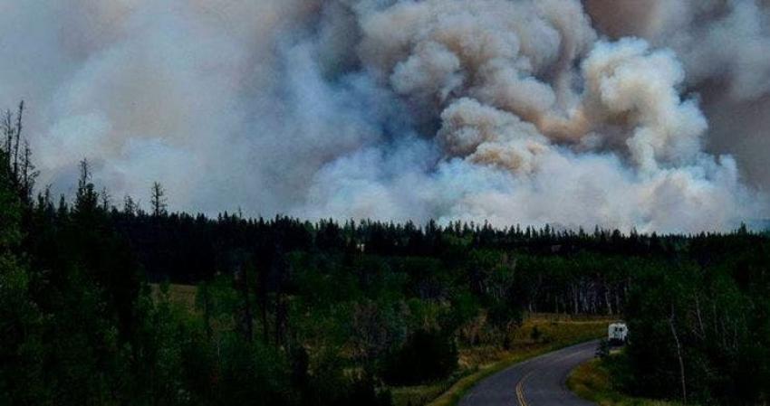 Unas 37.000 personas desplazadas por incendios en Canadá