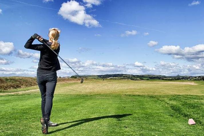 La polémica por el nuevo código de vestimenta en el golf femenino en EE.UU