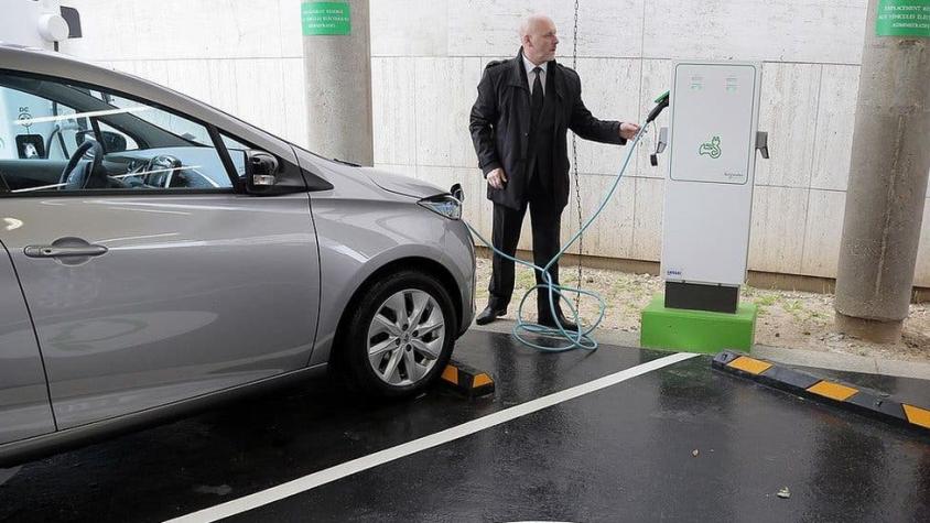 Dos países ponen fecha de caducidad a los automóviles que funcionan con gasolina y diésel